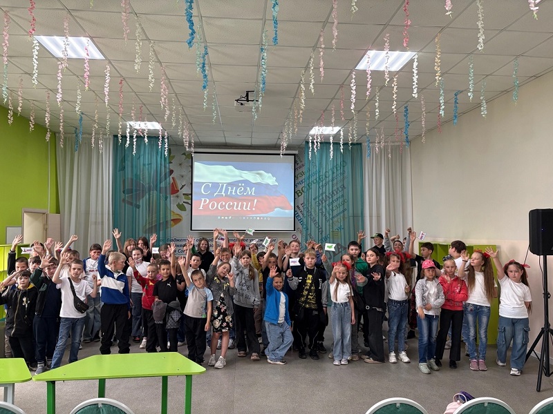 Один день в летнем лагере: Краски России.
