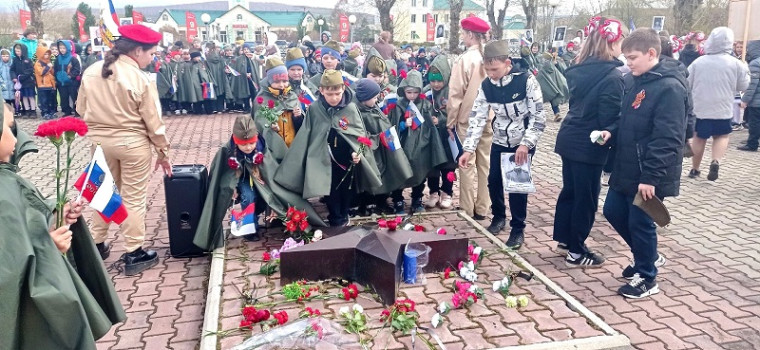 Великая память живёт в наших сердцах!.