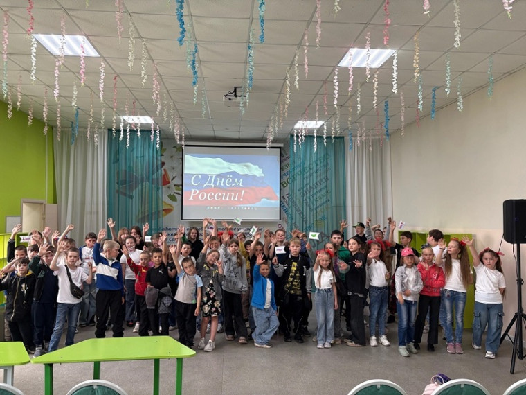 Один день в летнем лагере: Краски России.